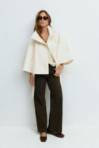 ClaraCape™ – Elegante Cape Jacket