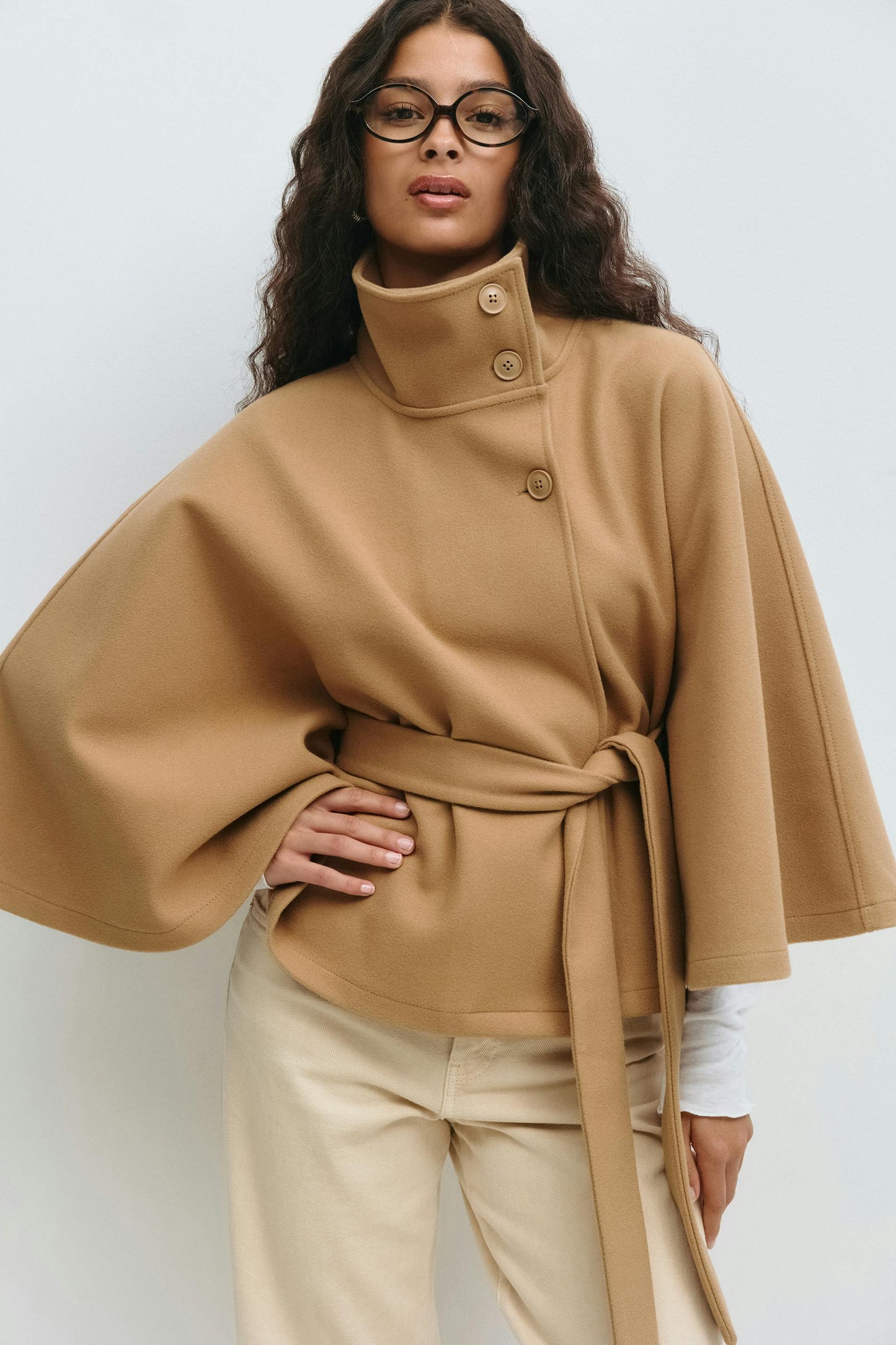 ClaraCape™ – Elegante Cape Jacket