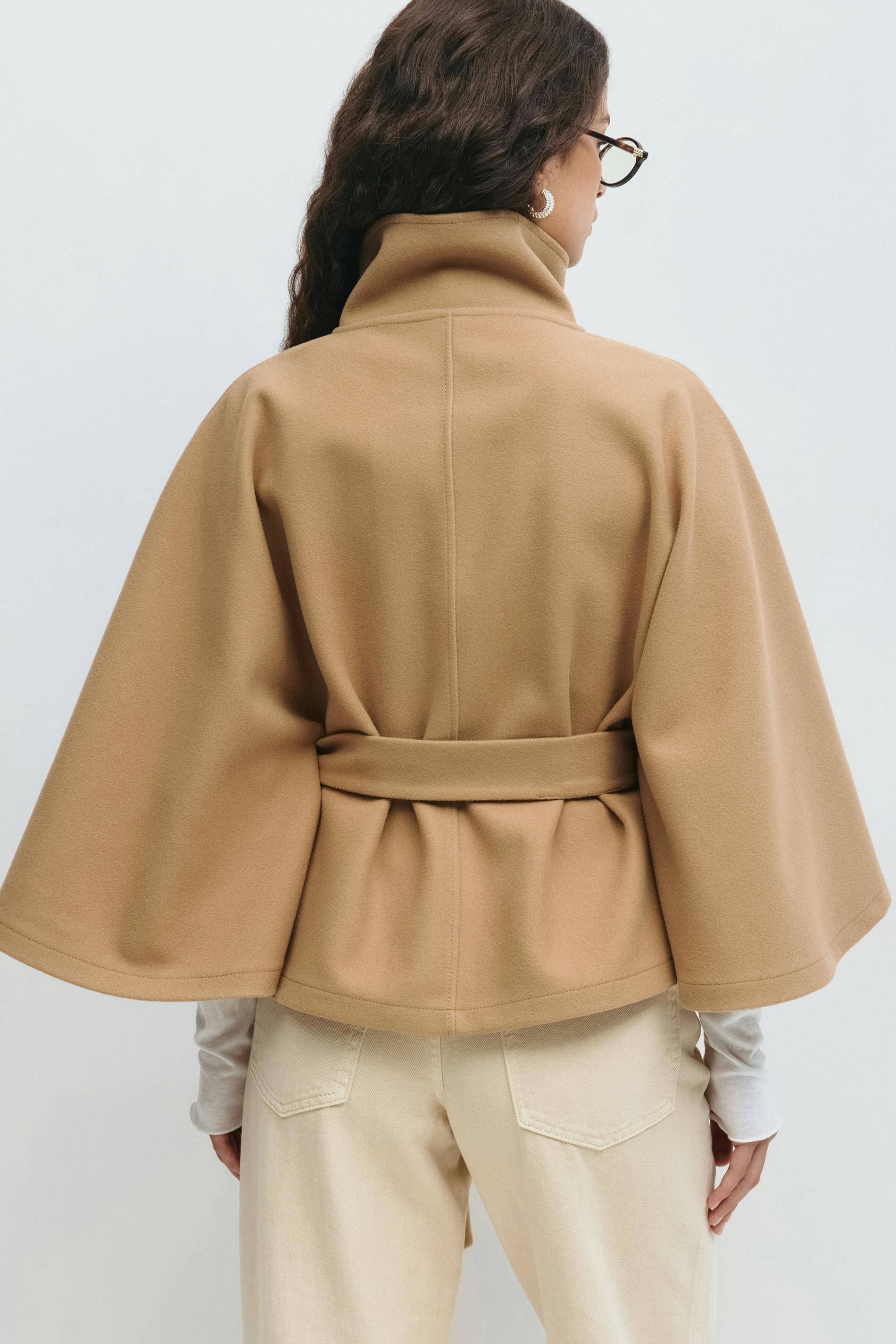 ClaraCape™ – Elegante Cape Jacket