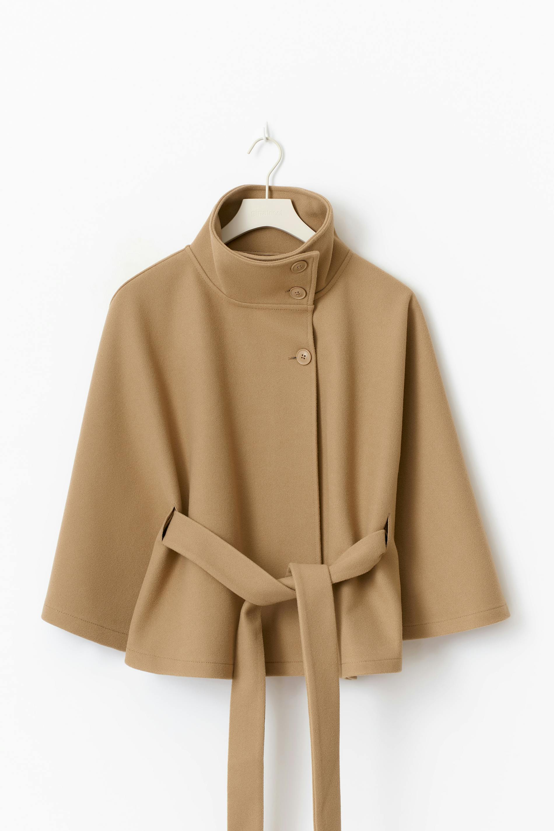 ClaraCape™ – Elegante Cape Jacket